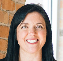 Portret van Sophie Hartwell, hoofd van de klantenondersteuning uit het serviceteam